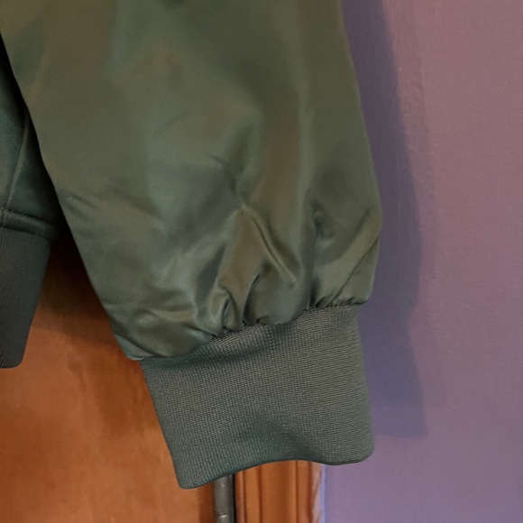 Men’s army green bomber jacket - Picture 4 of 10